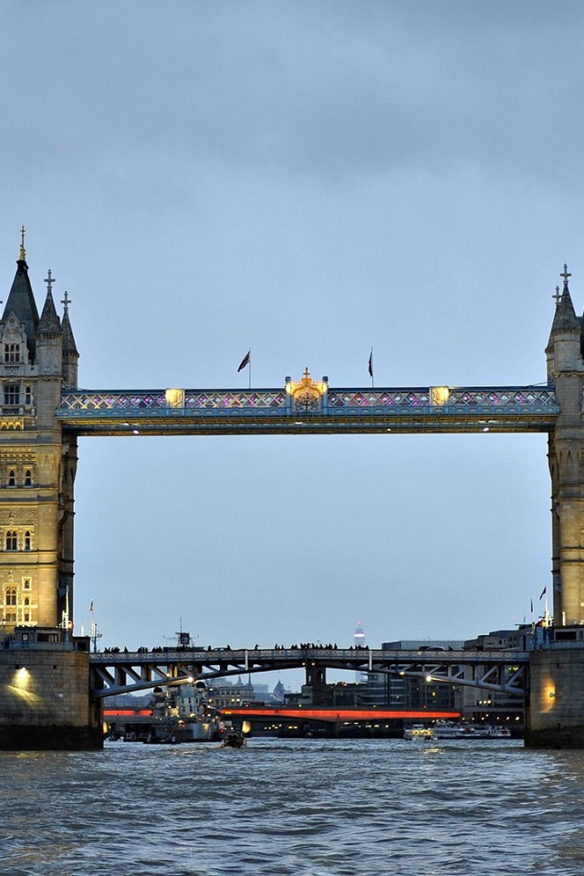 London bridge 640x960
