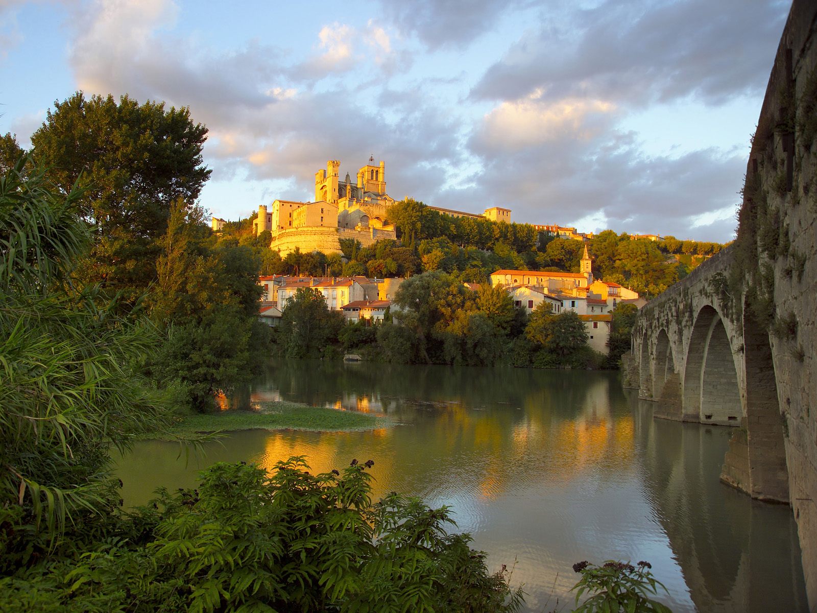 Cathedral of Saint-Nazaire Languedoc-Roussillon 1600 x 1200