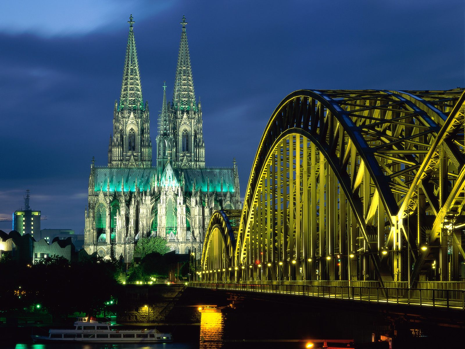 Cologne Cathedral and Hohenzollern Bridge Cologne 1600 x 1200