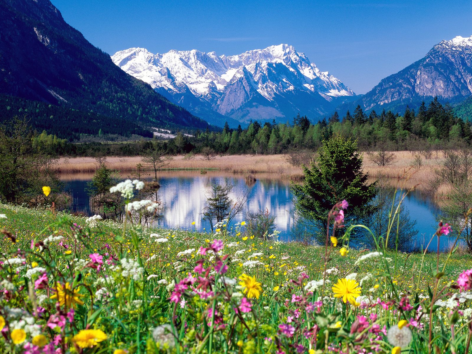 Loisach River Wetterstein Mountains Eschenlohe 1600 x 1200