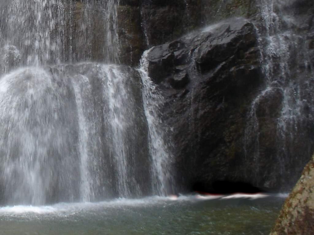 rize waterfall 1024 x 768