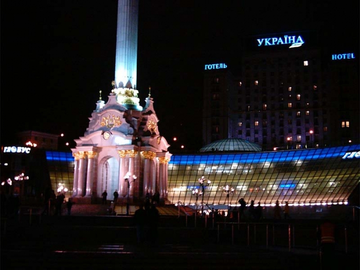 kiev night 700 x 525