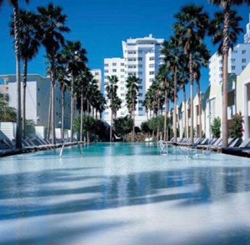 Miami hotel 978 x 960