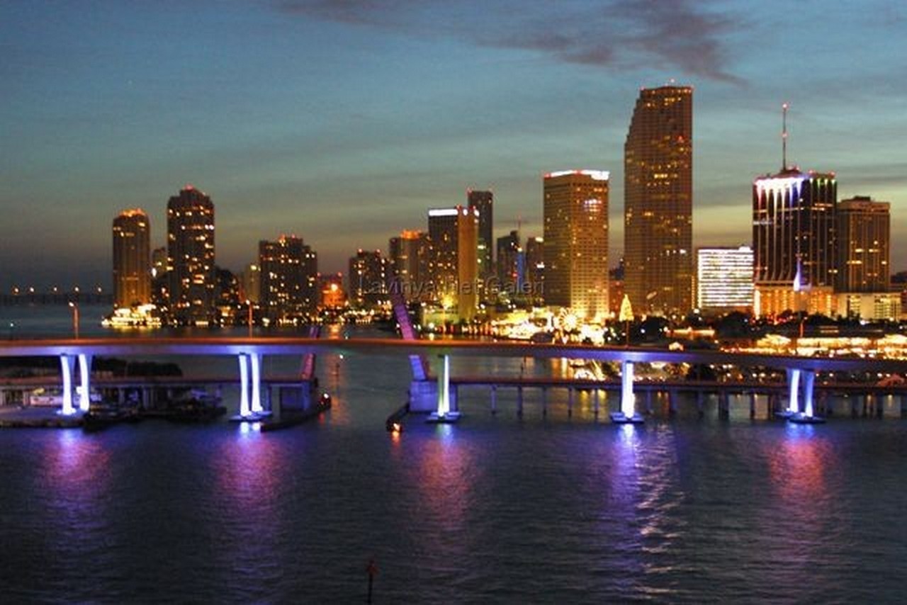 Miami lights 1280 x 854