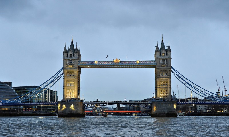 London bridge 800x480