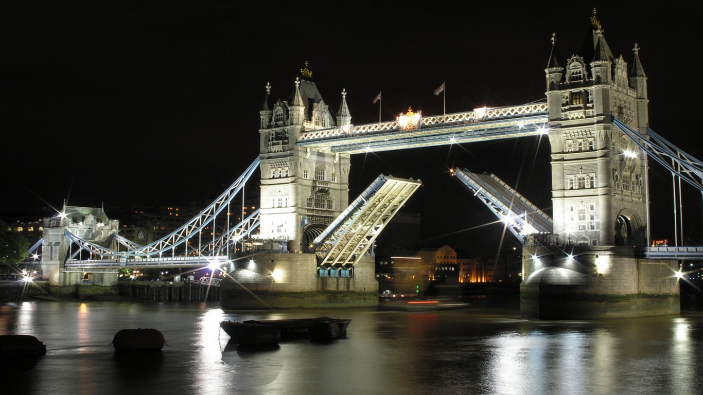 Tower Bridge 1366x768