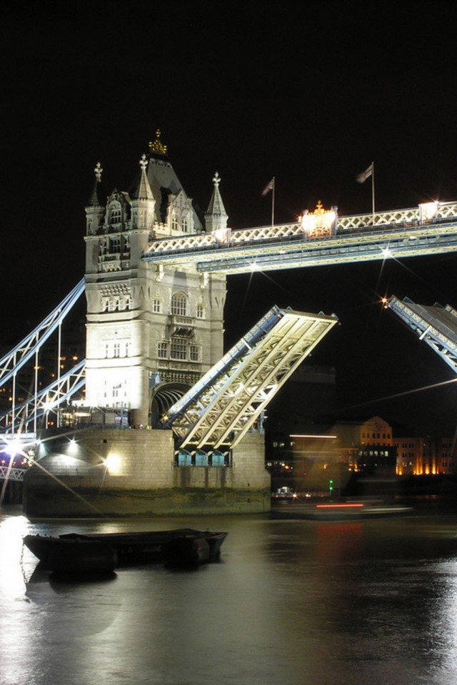 Tower Bridge 640x960