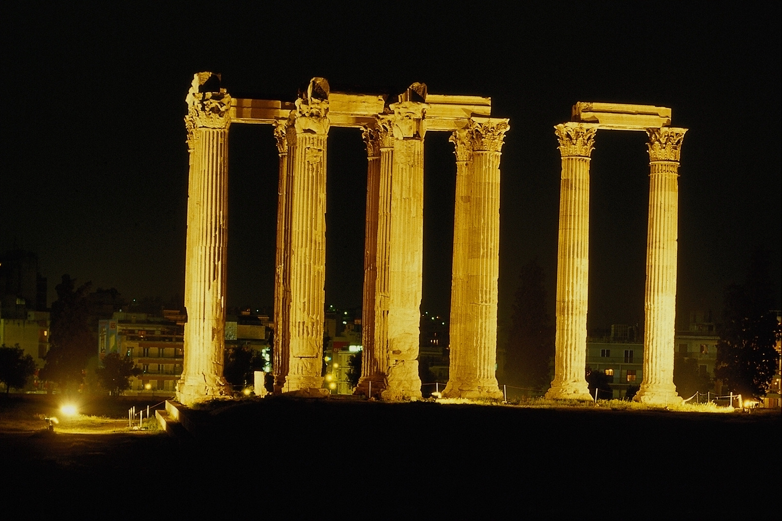 Historic Ruins of night 1536 x 1024