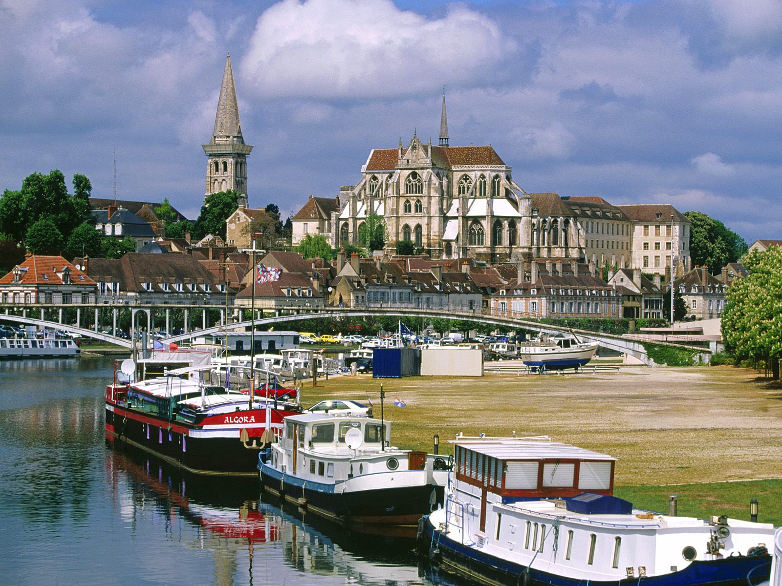 Auxerre 1600 x 1200