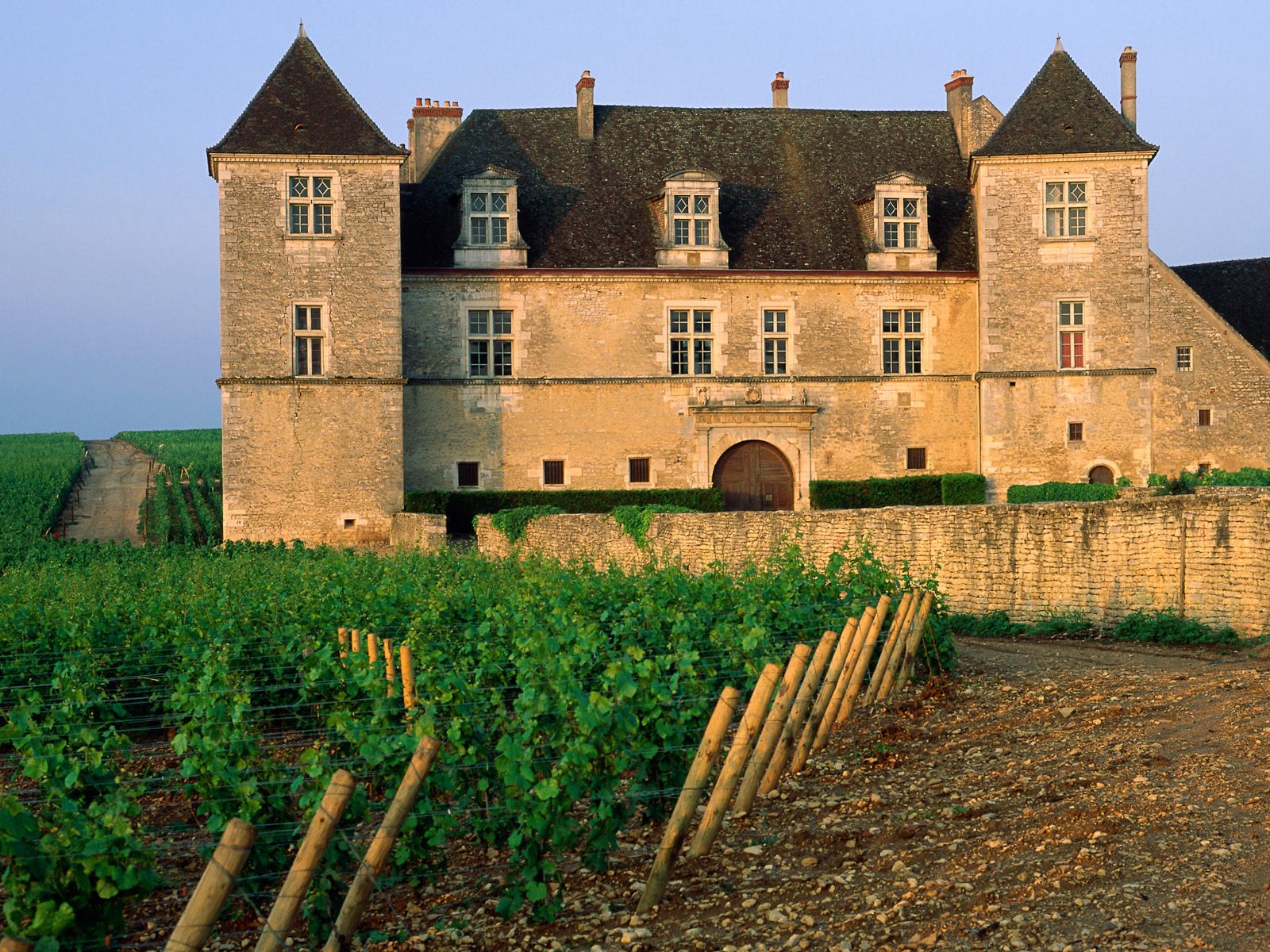 Clos de Vougeot Vineyard Vougeot 1600 x 1200