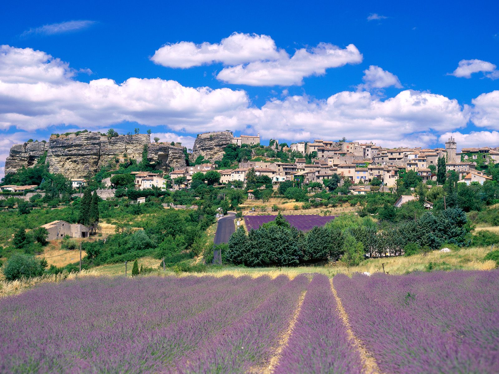 Hills of Saignon 1600 x 1200