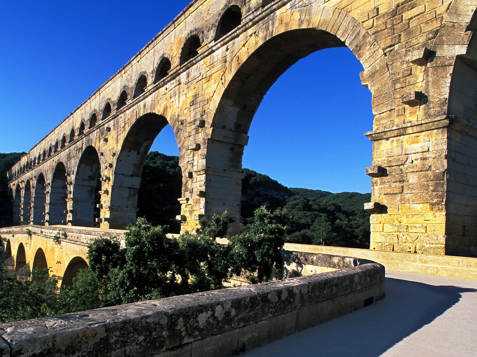 Historic Pont du Gard Gard River 1600 x 1200