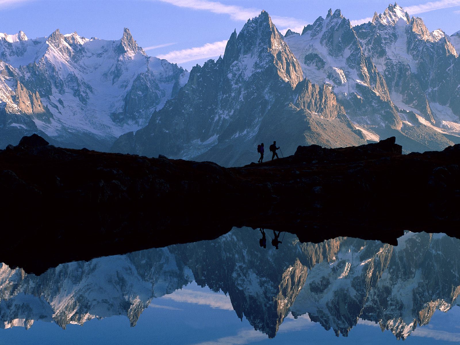 Picturesque Peaks Alps 1600 x 1200