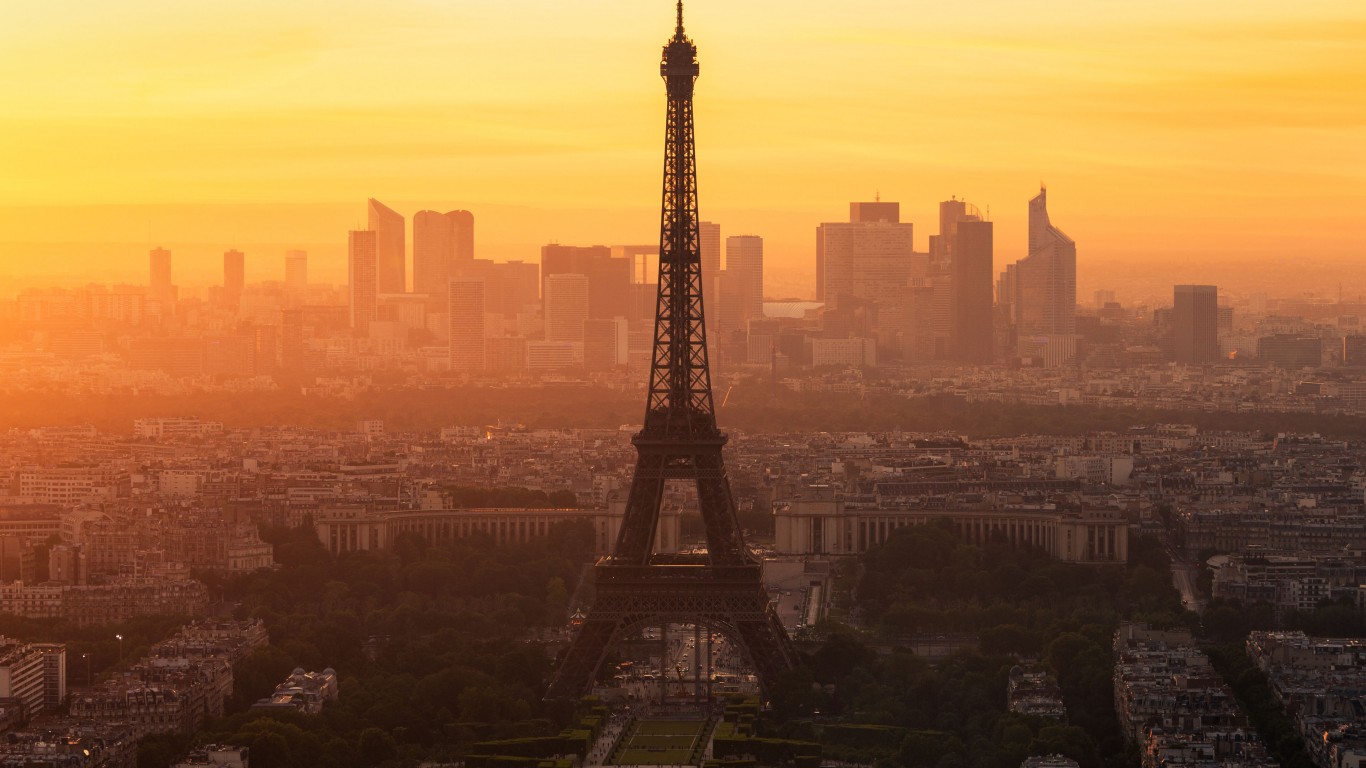 Paris morning 1366x768