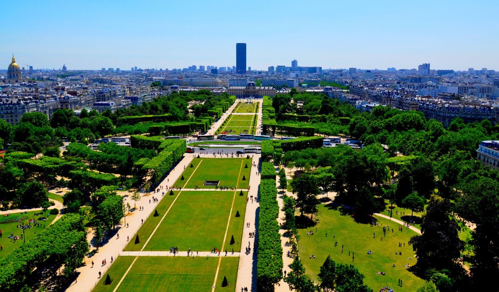 The Champ de Mars Park 1024x600