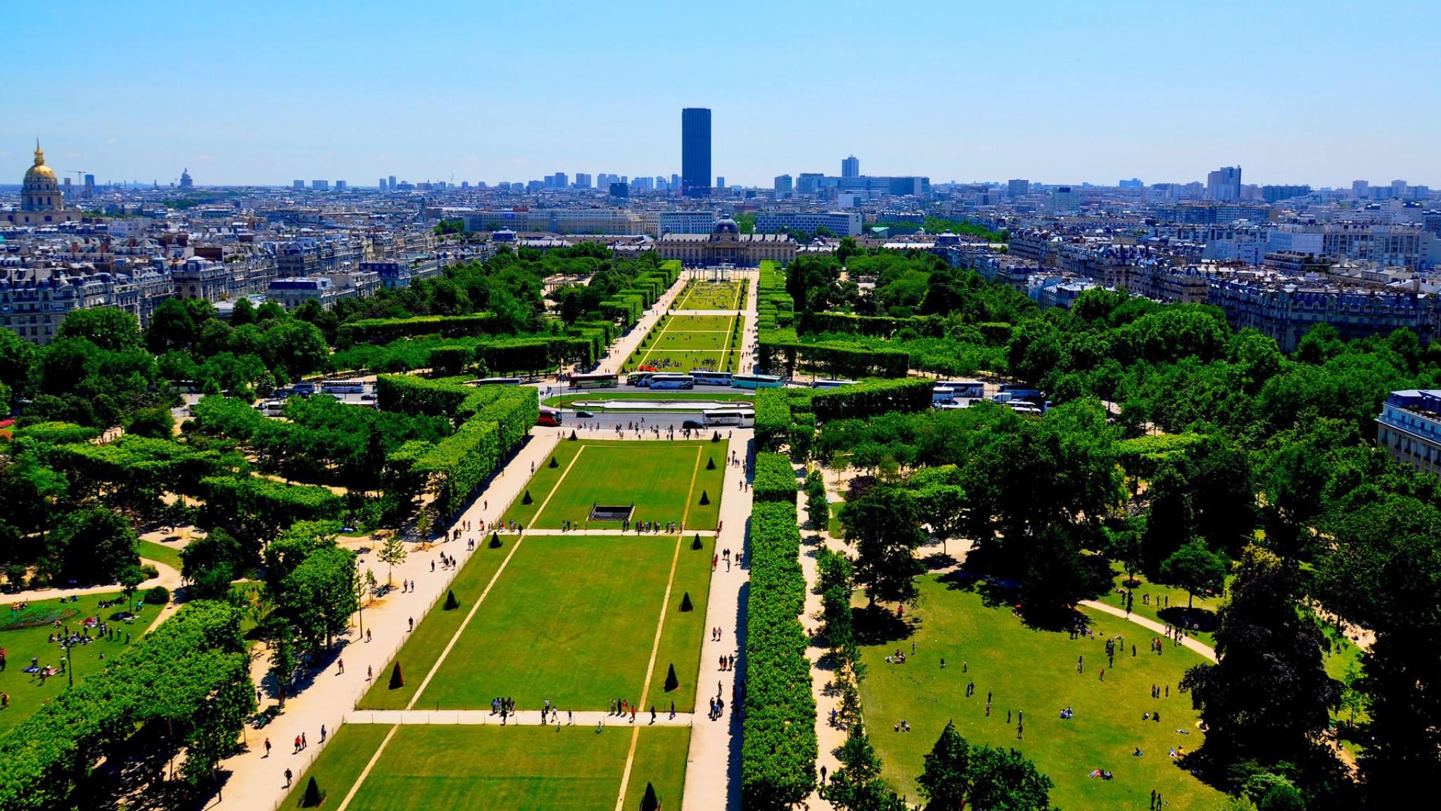 The Champ de Mars Park 2048x1152