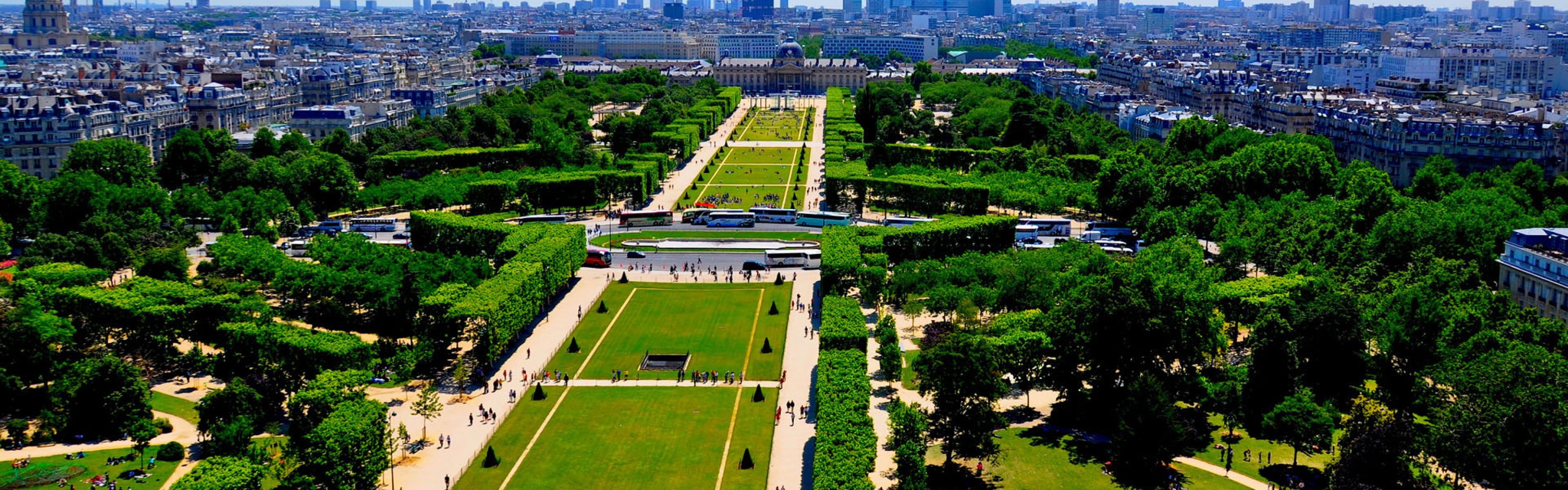 The Champ de Mars Park 3360x1050