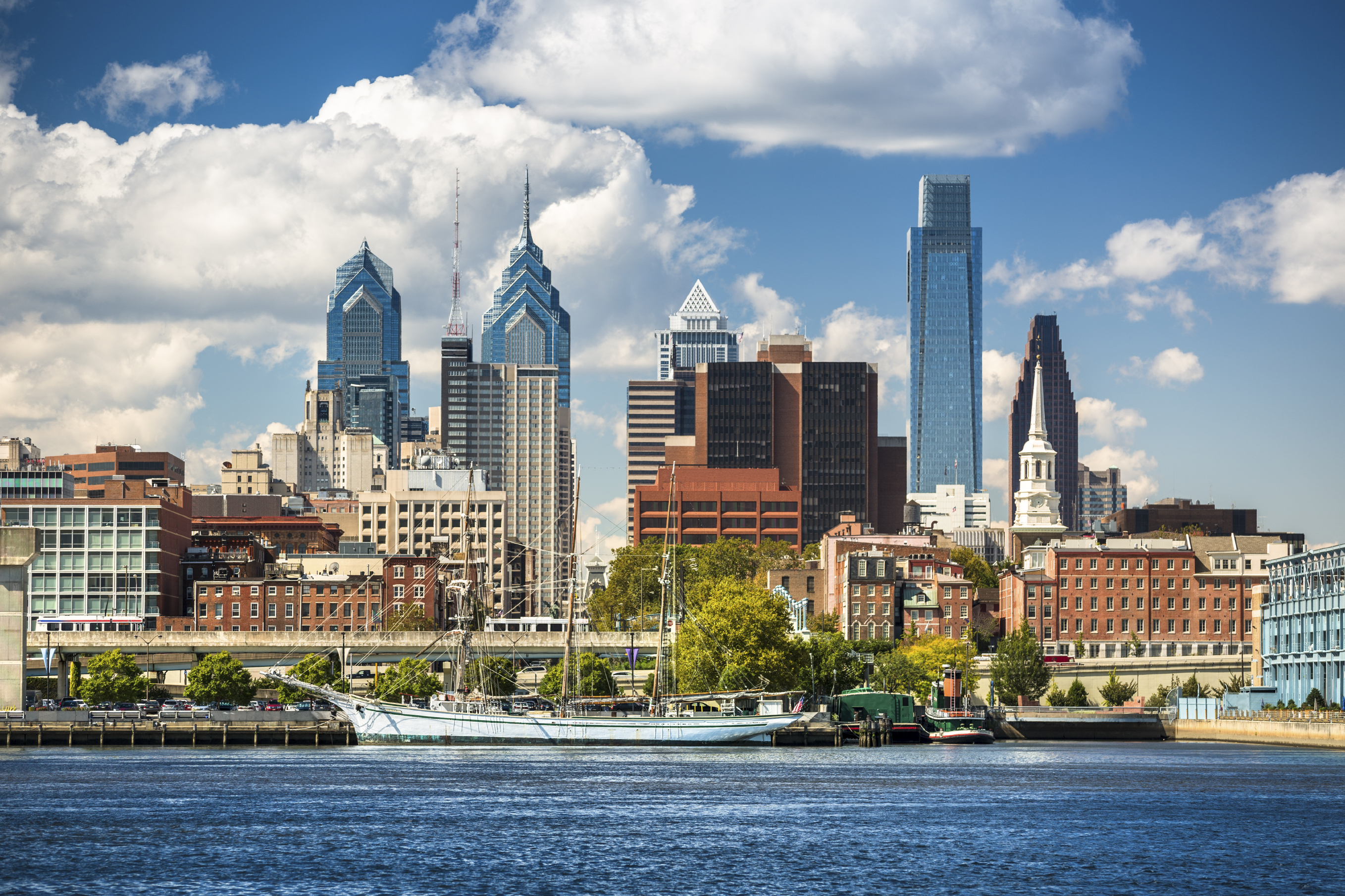 iStock-000039972536 Philadelphia-skyline