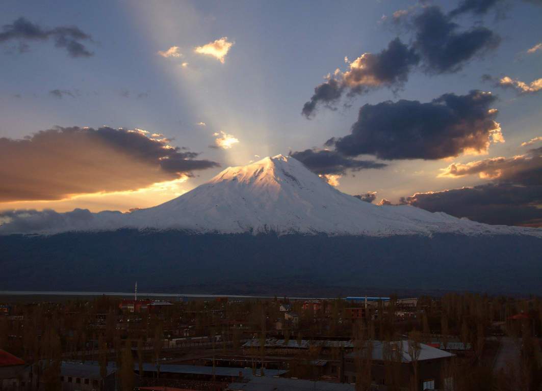 agri mountain sunset 1063 x 768