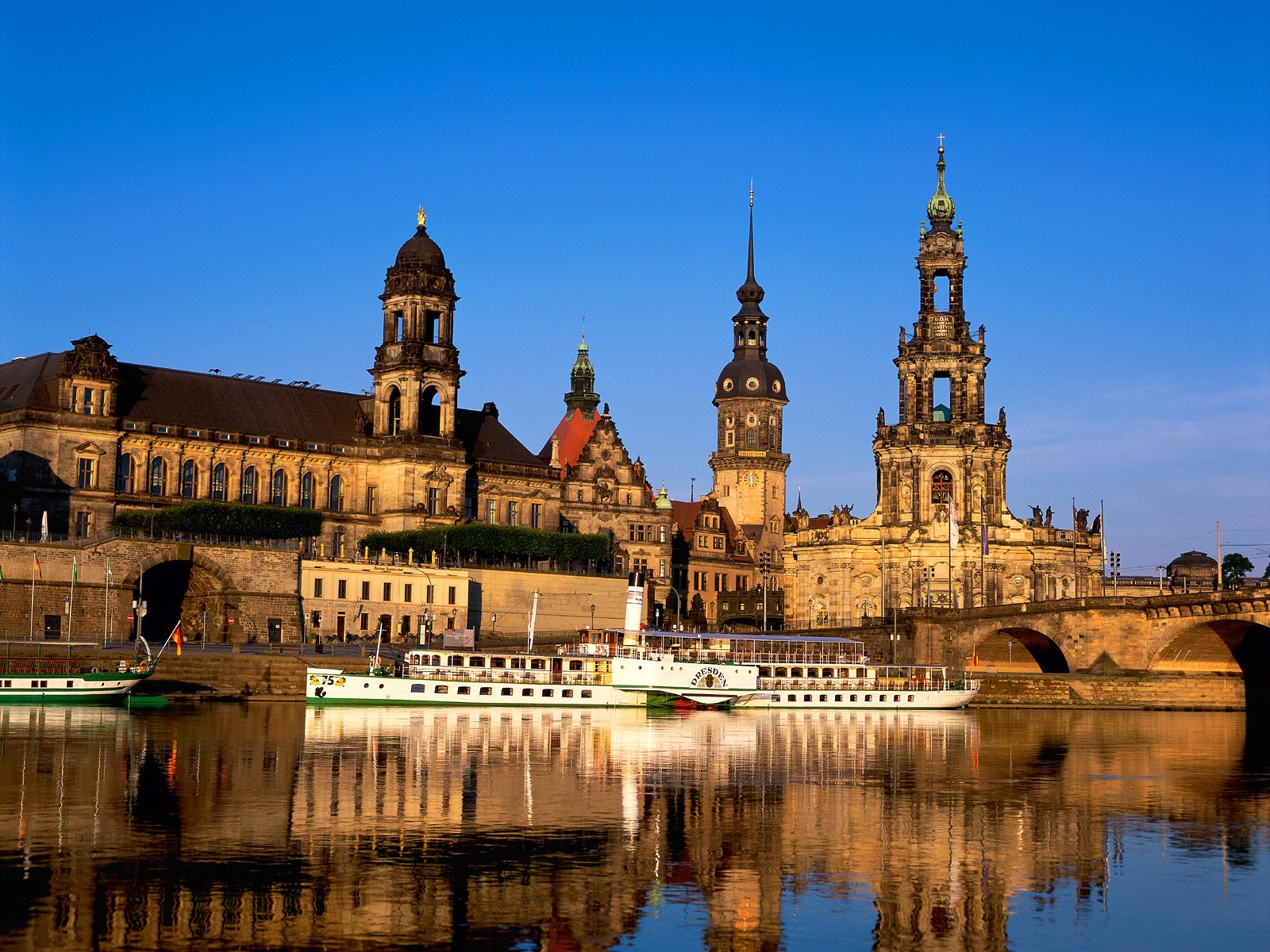 Elbe River Dresden 1600 x 1200