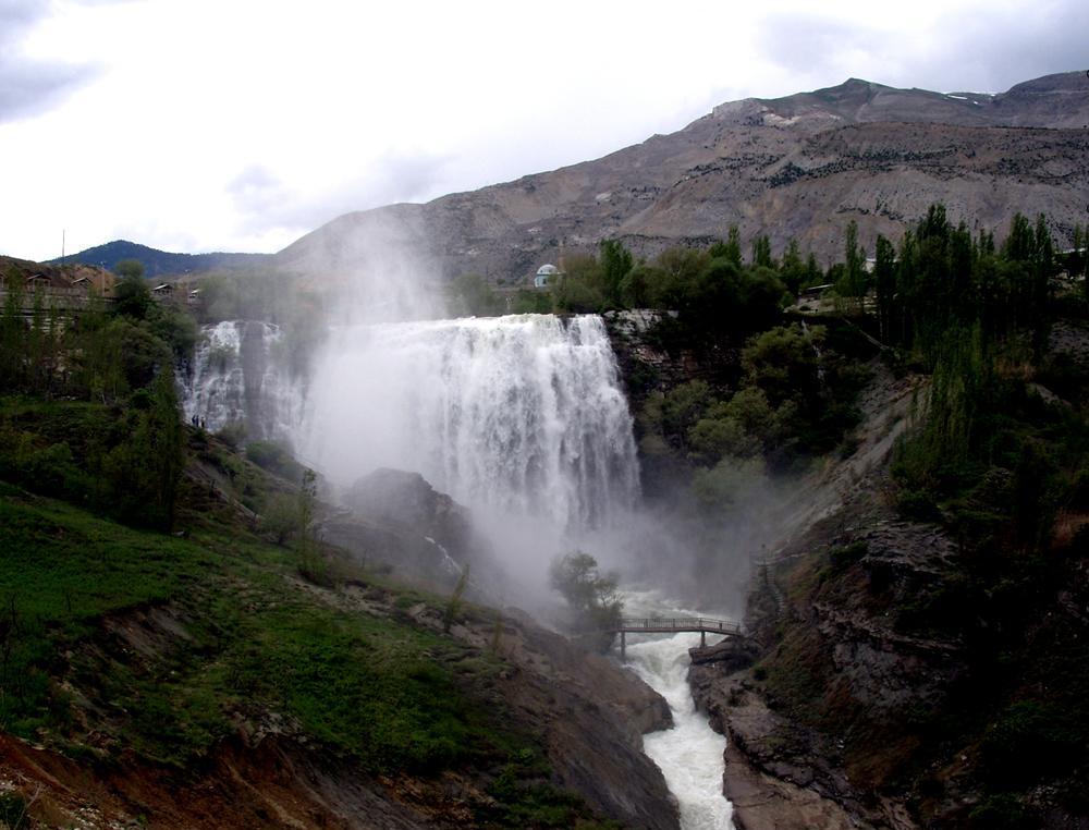 erzurum tortum waterfall 1000 x 762