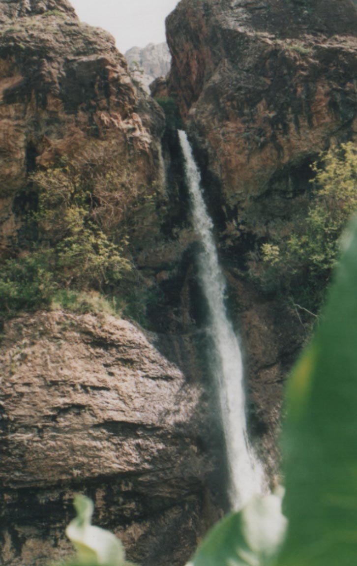 hakkari waterfall 726 x 1151